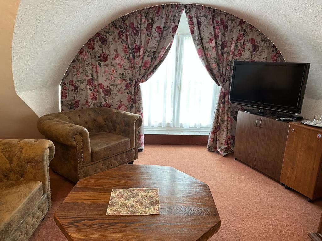 Lesni Hotel Perslak Nová Bystřice エクステリア 写真